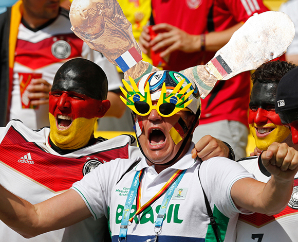تنكّرات غريبة لجمهور كأس العالم!